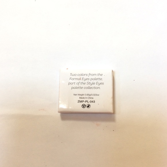 Eyeshadow - Picture 3 of 3